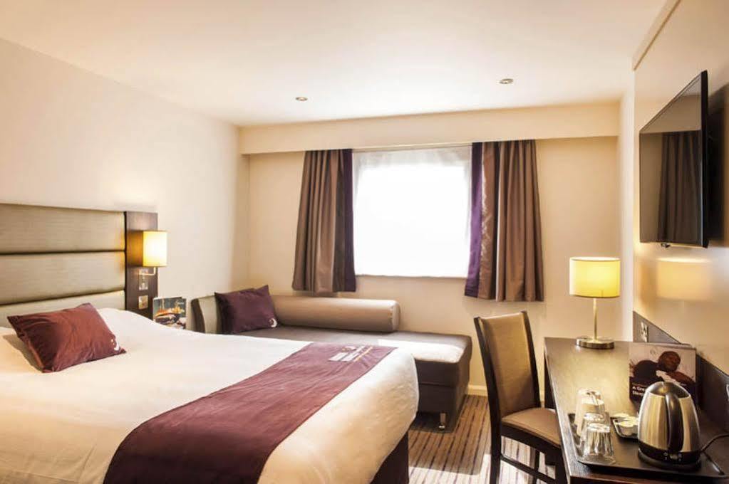 Premier Inn Stoke-On-Trent 外观 照片